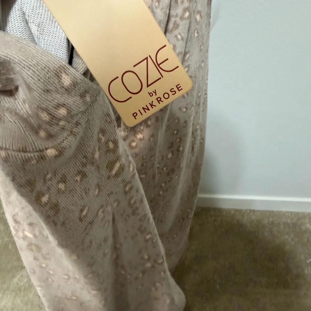 NWT Pink Rose Cozie Textured Set in Beige cheetah print